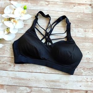 Victoria Secret Lightweight Sports Bra lightly lined wirefree size 32C EUC